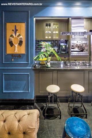 A cozinha aberta para a sala, estilo americano, aumenta a ala social