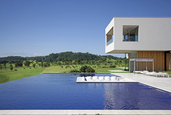 Esta casa emoldurada pela paisagem é organizada por blocos conectados - Revista InterArq | Arquitetura, Decoração, Design, Paisagismo e Lifestyle