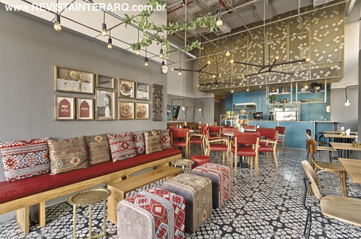 Este charmoso restaurante árabe nasceu do desejo da família de lançar um conceito mais jovial e moderno - Revista InterArq | Arquitetura, Decoração, Design, Paisagismo e Lifestyle