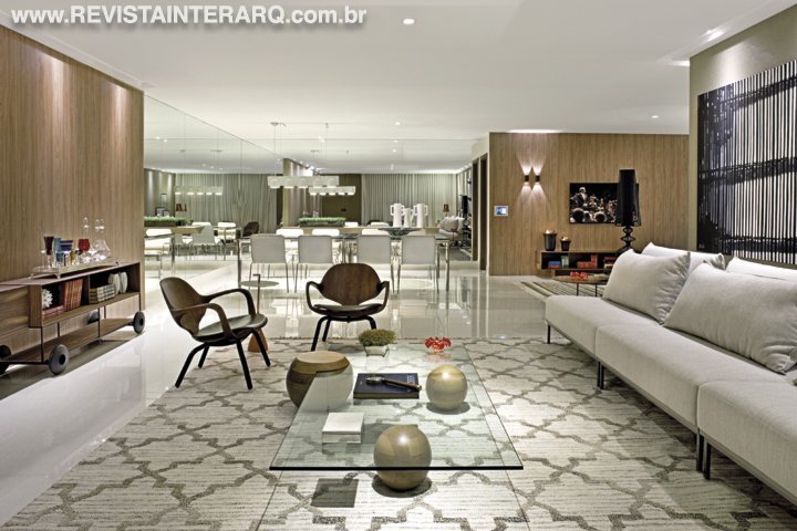 Madeira, vidros, espelhos e um design exclusivo deram vida a este amplo apartamento - Revista InterArq | Arquitetura, Decoração, Design, Paisagismo e Lifestyle