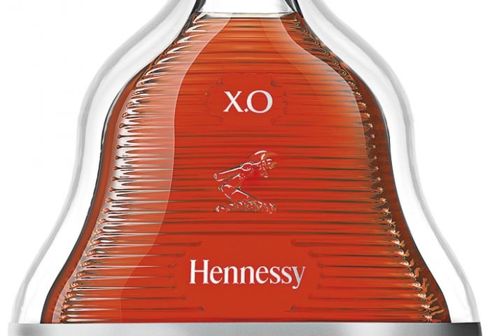 Edição limitada do Hennessy X.O em parceria com o designer Marc Newson.