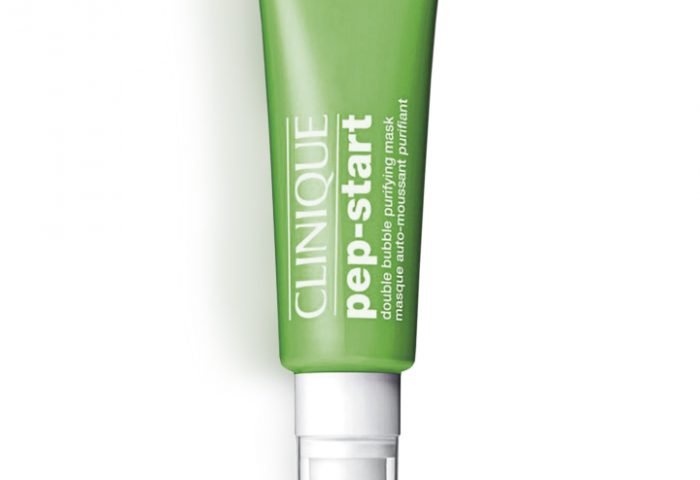 A máscara de limpeza Pep-Start Double Bubble, da Clinique, limpa e purifica através de ingredientes esfoliantes que removem a oleosidade superficial e a sujeira da pele.