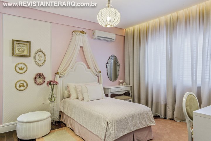 O estilo clássico romântico com elementos contemporâneos para um quarto de  menina, que adora rosa e