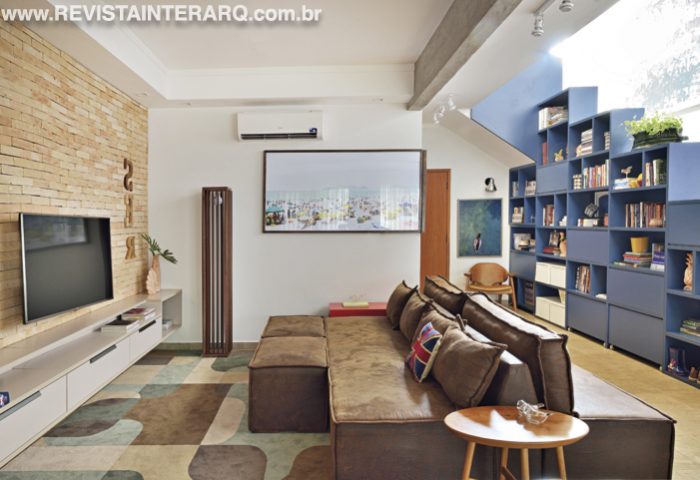 A casa com “ares de loft” possui ambientes integrados que permitem a união da família no dia a dia - Revista InterArq | Arquitetura, Decoração, Design, Paisagismo e Lifestyle