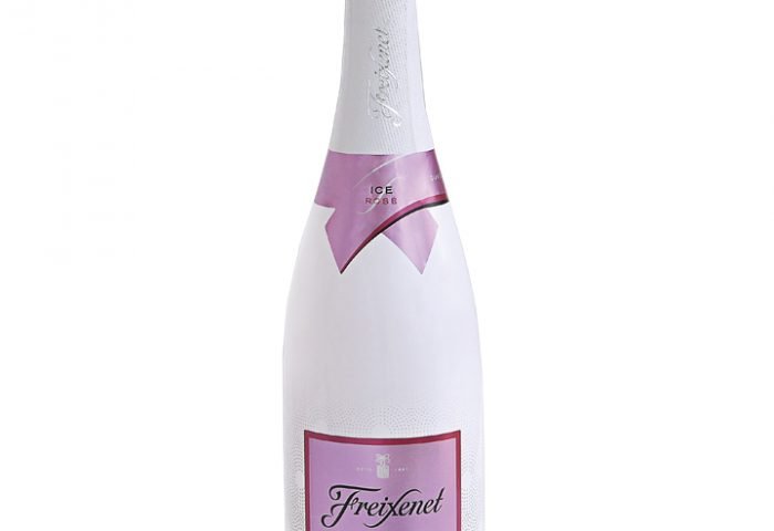 A Freixenet Ice Rosé é uma cava Demi-Sec, produzida com blend das uvas Garnacha e Pinot Noir, além do toque de Chardonnay. Pode ser apreciada apenas com gelo ou combinada com sucos e frutas