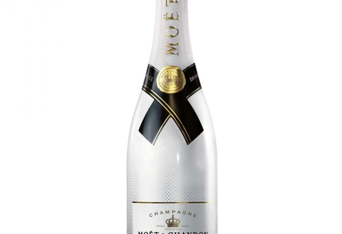 A Moët foi a primeira a criar uma fórmula de champanhe para beber com gelo, nomeado de Champagne Moët Ice Imperial Demi-Sec, onde usa uma mistura de uvas Pinot Noir, Pinot Meunier e Chardonnay