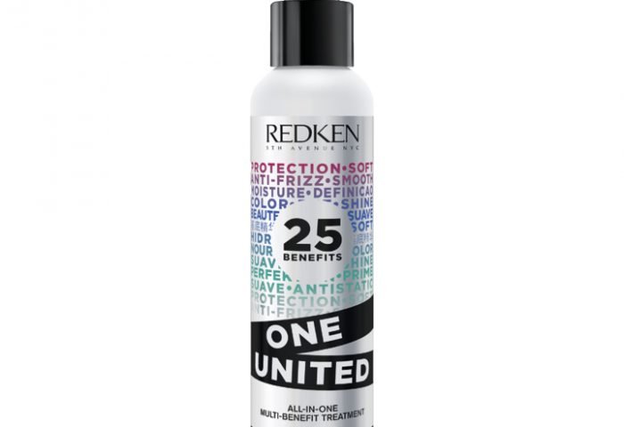 Redken 25 Benefits One United, é um leave-in de proteção térmica em spray com óleo de coco, keracare e catinonic complex, que protege os fios contra vários danos inclusive os do sol.