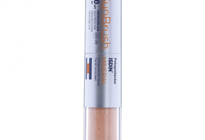 O Fotoprotetor da ISDIN o SunBrush Mineral SPF 50+, é um pó que se adapta a qualquer tom de pele e maquiagem (por ser translúcido) e é de fácil reaplicação. Ele possui ingredientes antipoluição que protegem a pele dos contaminantes ambientais.