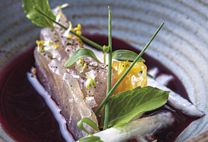 Do Mirai, sugestão com atum, salmão e peixe branco. O cliente pode escolher outros tipos de peixes no prato.  Foto Ricardo D’Angelo