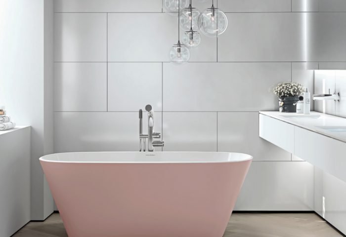 A Doka apresentou alguns modelos de banheiras freestanding da marca inglesa Victoria+Albert. As peças são totalmente customizáveis. Na foto, a banheira Vetralla, na cor soft pink, possui 149 cm de comprimento e é ideal para salas de banho modernas e espaços pequenos. 