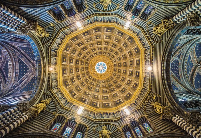 Destaque para a cúpula da igreja dominicana de Santa Maria Novella .