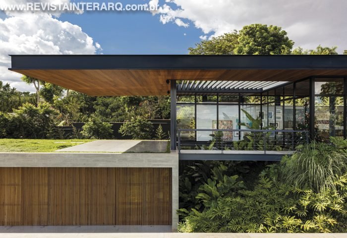 Uma casa térrea e contemporânea, em meio a natureza - Revista InterArq | Arquitetura, Decoração, Design, Paisagismo e Lifestyle