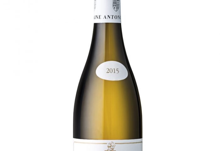 Pernand-Vergelesses 1er Cru Sous Frétille, este vinho é elaborado pela Domaine Antonin Guyon