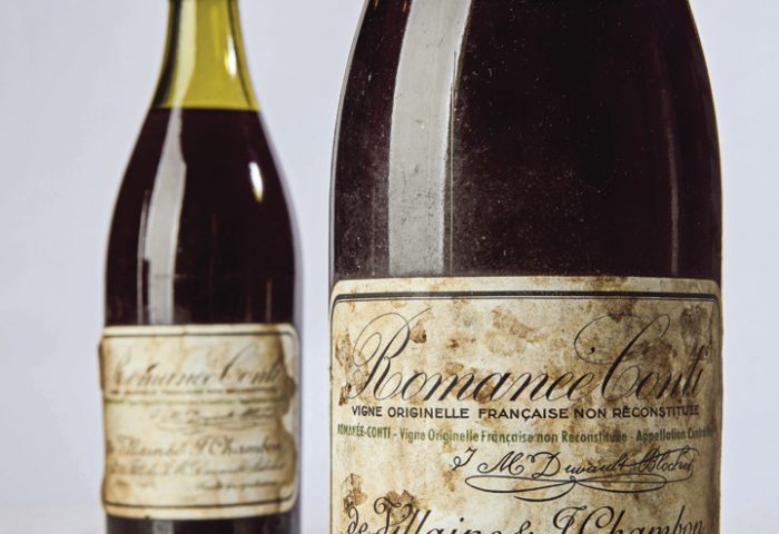 Esta garrafa de Domaine de La Romanée-Conti 1945 foi arrematada em um leilão em 2018 da Sotheby’s em Nova York por US$ 558 mil, tornando-se a garrafa de vinho mais cara do mundo. 