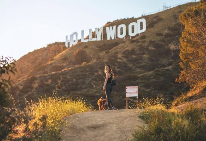 A Califórnia está repleta de pontos turísticos icônicos. Nesta página, o letreiro de Hollywood. Ao lado, surfista pegando onda em Malibu, ponte Golden Gate, em São Francisco, e deserto do “Vale da Morte”. Foto_Roberto Nickson