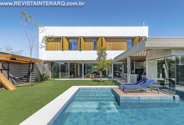 Funcionalidade e praticidade formaram o layout desta residência - Revista InterArq | Arquitetura, Decoração, Design, Paisagismo e Lifestyle