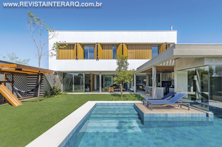 Funcionalidade e praticidade formaram o layout desta residência - Revista InterArq | Arquitetura, Decoração, Design, Paisagismo e Lifestyle