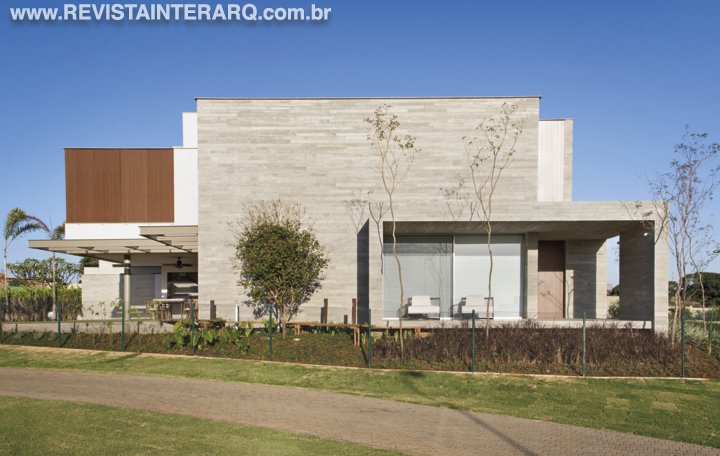 Ripas de concreto e espaços integrados são os principais elementos deste projeto - Revista InterArq | Arquitetura, Decoração, Design, Paisagismo e Lifestyle