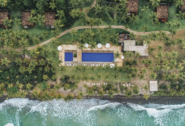 Em meio ao exuberante azul do mar e o verde da Mata Atlântica, o Txai Resort Itacaré proporciona experiências únicas - Revista InterArq | Arquitetura, Decoração, Design, Paisagismo e Lifestyle