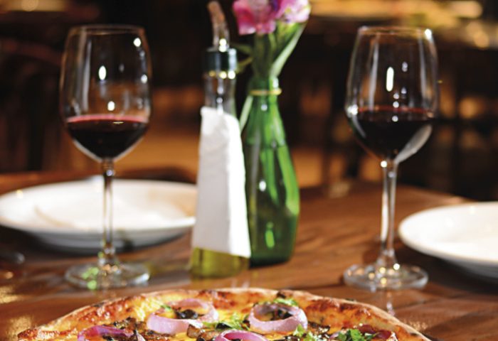 Pizza de Shiitake com cebolas roxas e salsa, da CasaGrande Forneria Gourmet