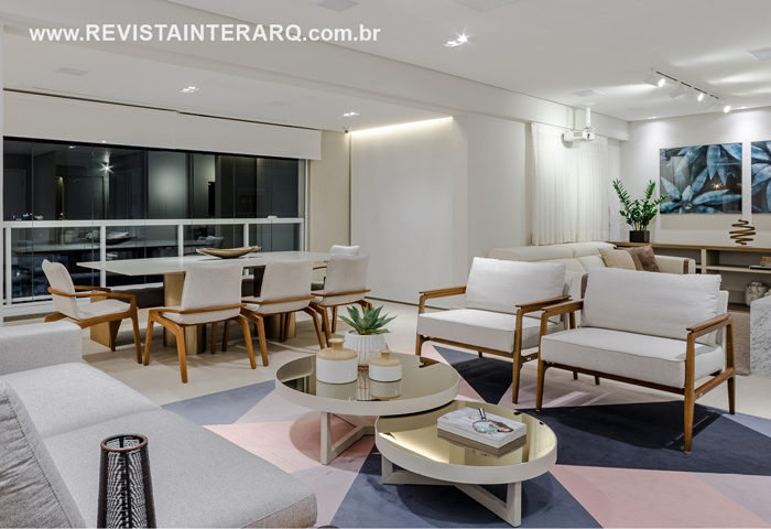 Para trazer um ar moderno ao apartamento, o arquiteto Fernando Manzoni apostou na automatização e no uso de revestimentos 3D - Revista InterArq | Arquitetura, Decoração, Design, Paisagismo e Lifestyle