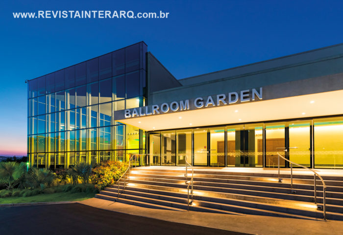 Com uma arquitetura flexível, este centro de convenções projetado por Álvaro e Bárbara Côrtes tem como premissa às diversas formas de integrações e utilizações dos salões - Revista InterArq | Arquitetura, Decoração, Design, Paisagismo e Lifestyle