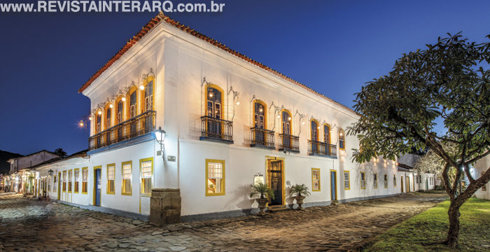 O casarão do século XVIII, que abriga a pousada, já foi a Casa da Moeda durante o ciclo do ouro e a primeira escola de Paraty