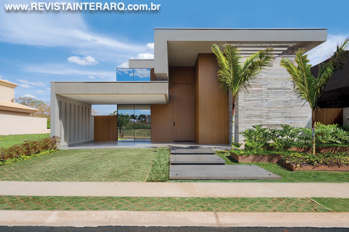 Uma casa de arquitetura moderna e repleta de funcionalidades - Revista InterArq | Arquitetura, Decoração, Design, Paisagismo e Lifestyle