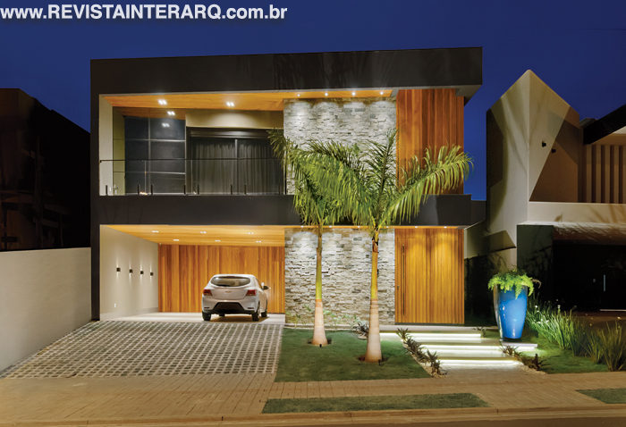Esta casa foi desenvolvida com ângulos e volumes diferenciados - Revista InterArq | Arquitetura, Decoração, Design, Paisagismo e Lifestyle