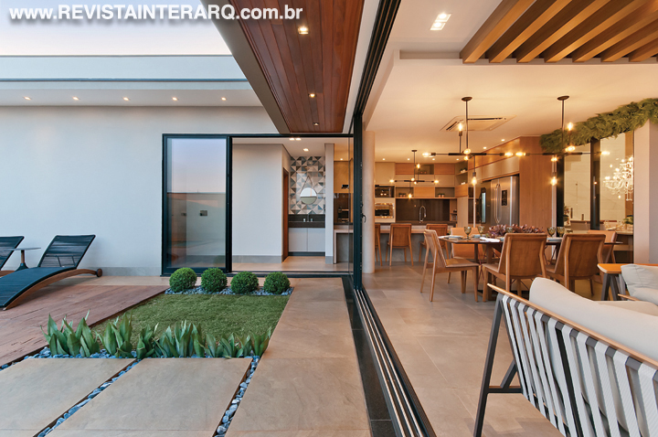As soluções desta residência ressaltaram a personalidade dos moradores - Revista InterArq | Arquitetura, Decoração, Design, Paisagismo e Lifestyle