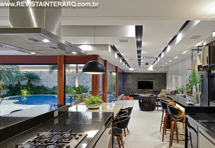 Esta residência foi elaborada com elementos contemporâneos - Revista InterArq | Arquitetura, Decoração, Design, Paisagismo e Lifestyle