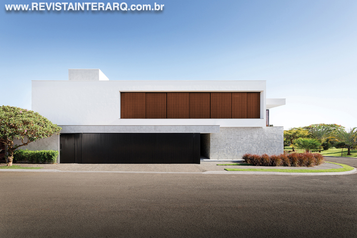 Esta casa tem uma proposta moderna e atemporal - Revista InterArq | Arquitetura, Decoração, Design, Paisagismo e Lifestyle