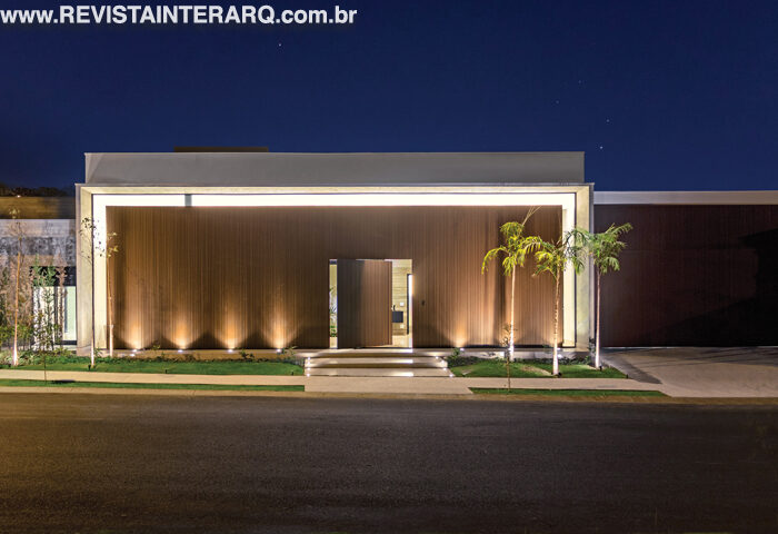 Esta casa homenageia o estilo arquitetônico de Lina Bo Bardi - Revista InterArq | Arquitetura, Decoração, Design, Paisagismo e Lifestyle