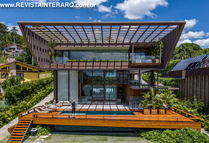 Bruno Rubiano cria uma casa na represa que dialoga com a natureza do entorno - Revista InterArq | Arquitetura, Decoração, Design, Paisagismo e Lifestyle
