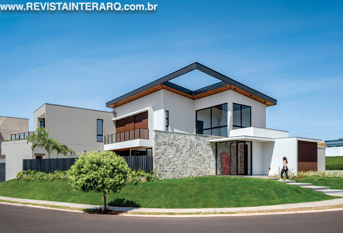 Esta residência foi projetada para valorizar o convívio e o bem-viver - Revista InterArq | Arquitetura, Decoração, Design, Paisagismo e Lifestyle