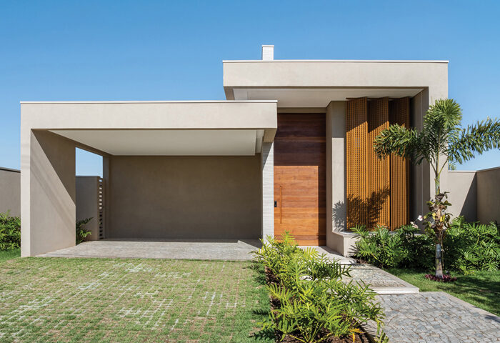 Uma residência térrea, com ambientes modernos integrados - Revista InterArq | Arquitetura, Decoração, Design, Paisagismo e Lifestyle