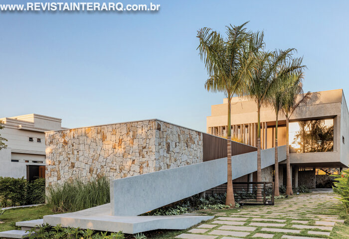 A área social desta residência foi pensada para aproveitar ao máximo a vista - Revista InterArq | Arquitetura, Decoração, Design, Paisagismo e Lifestyle