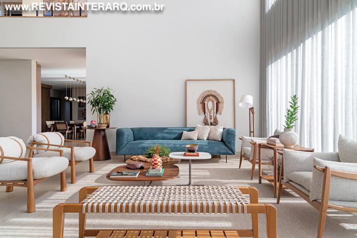 Esta residência de soluções práticas conta com uma vista privilegiada - Revista InterArq | Arquitetura, Decoração, Design, Paisagismo e Lifestyle