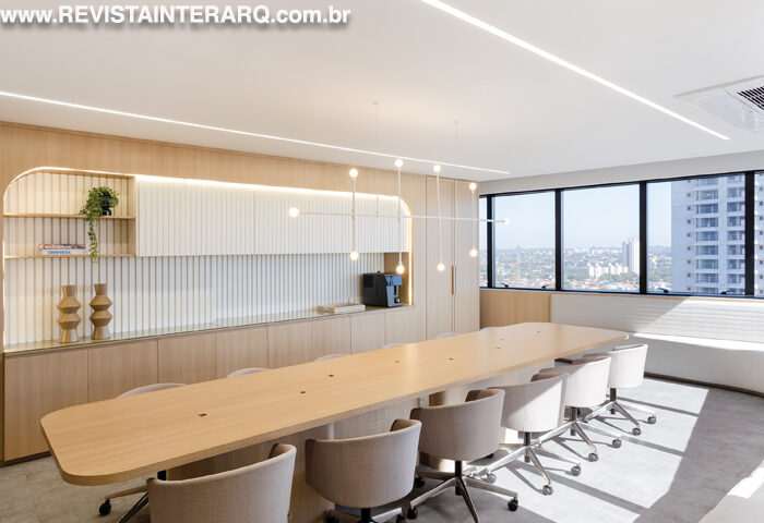 Um projeto corporativo com ambientes fluidos e elegantes - Revista InterArq | Arquitetura, Decoração, Design, Paisagismo e Lifestyle